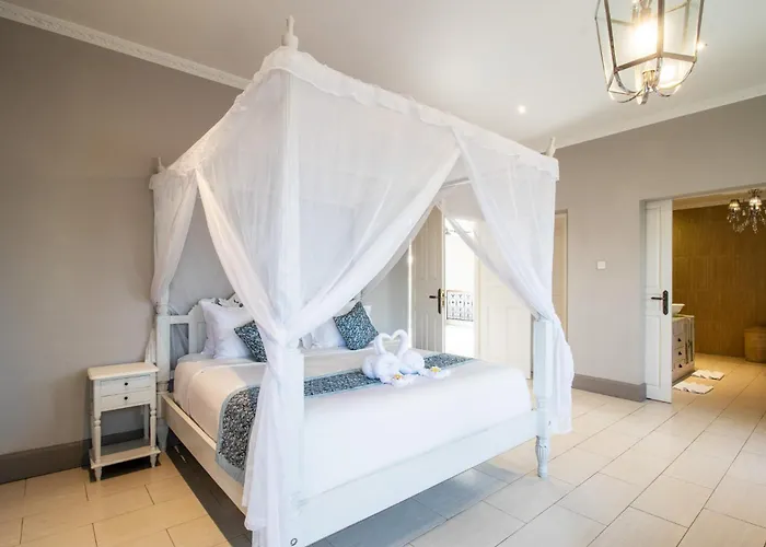 Villa D 3 Br In Seminyak